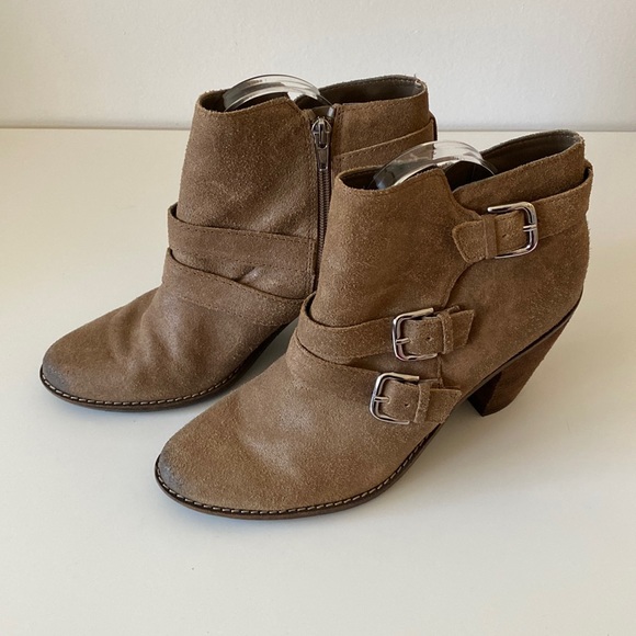 DV Dolce Vita buckle ankle booties size 10 - Picture 2 of 11